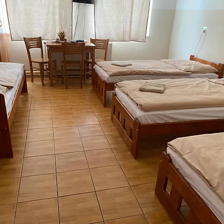 Quarto em Acomodações Particulares Turistická Ubytovňa Rozhanovce